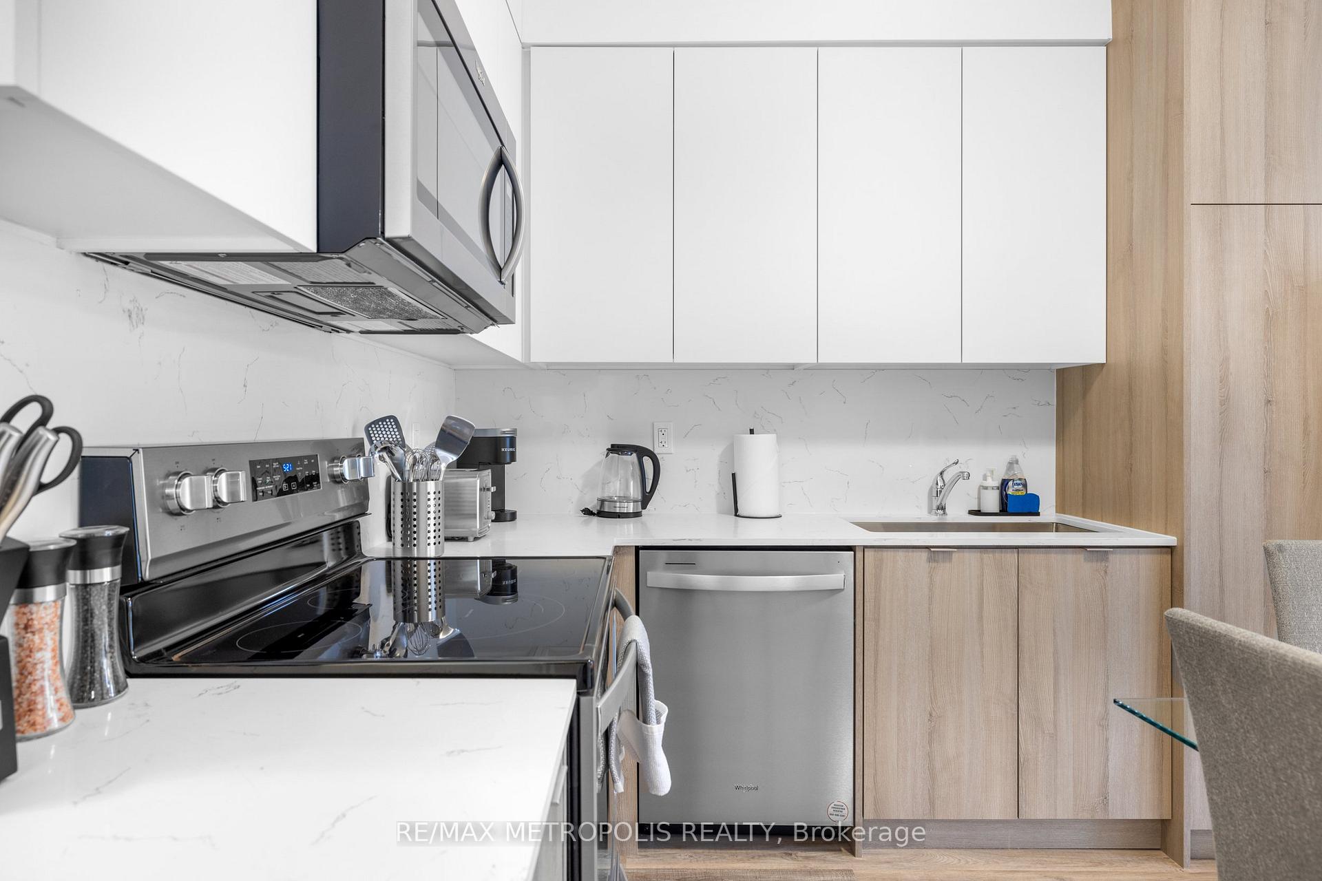 Photo 15 of 449 Lansdowne Avenue, Toronto, Dufferin Grove — HOMEH