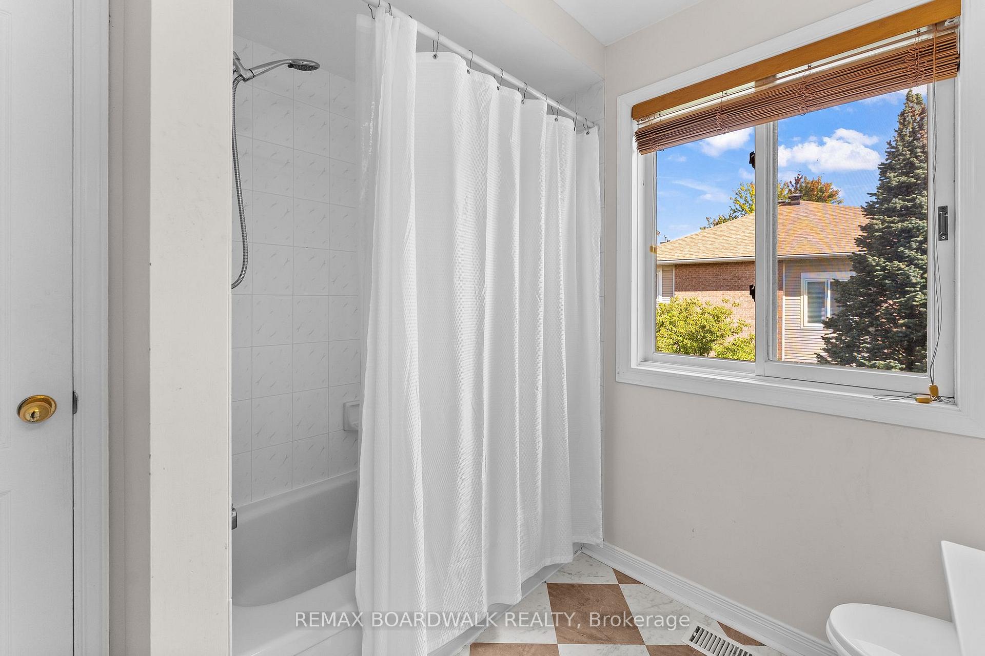 Photo 22 of 12 Willwood Crescent, Ottawa, Barrhaven - Cedargrove/Fraserdale — HOMEH