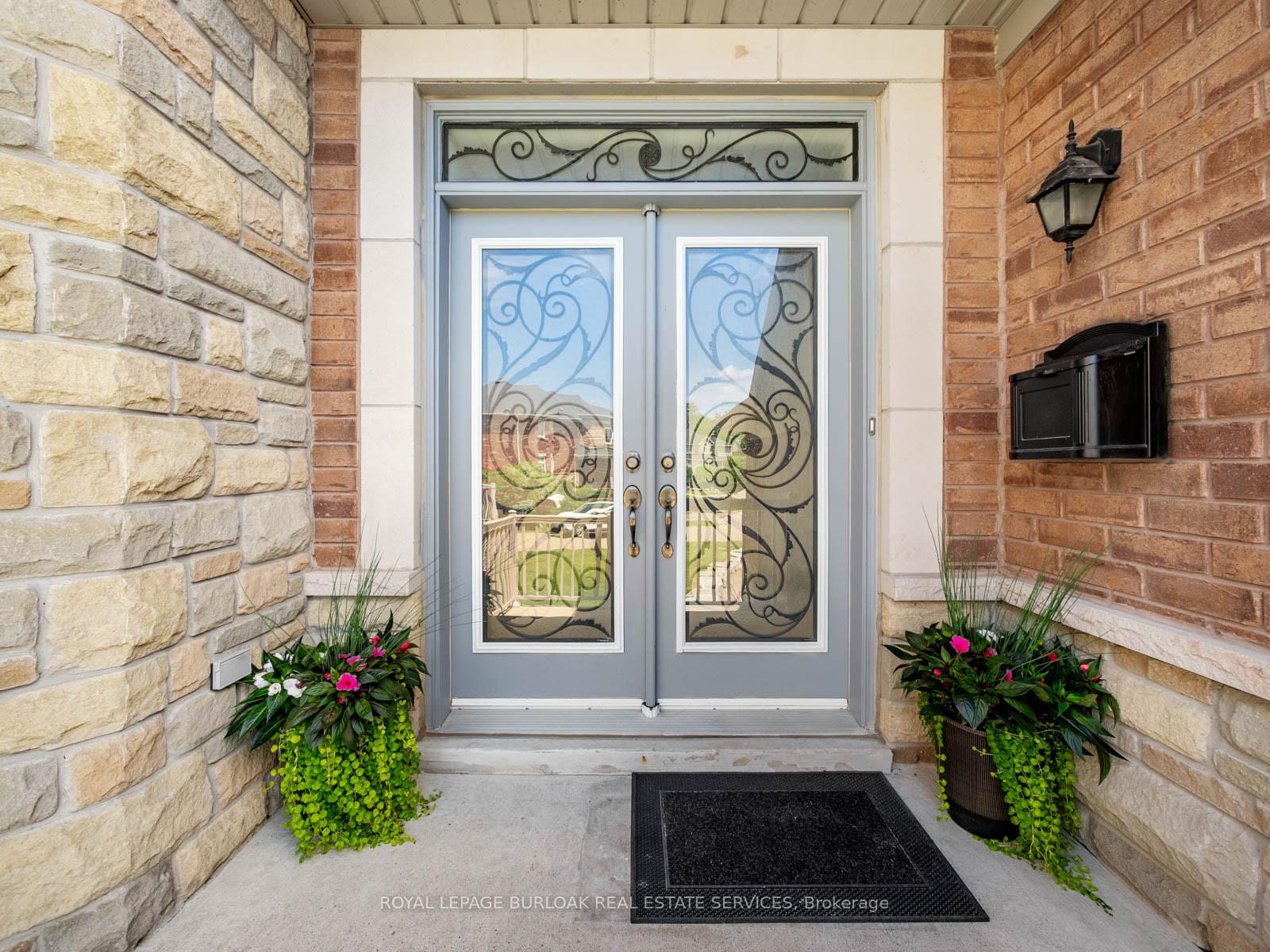 Photo 3 of 655 Kozel Court, Mississauga, Rathwood — HOMEH