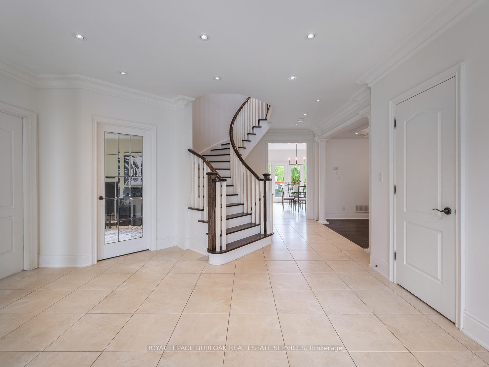 Photo 8 of 655 Kozel Court, Mississauga, Rathwood — HOMEH