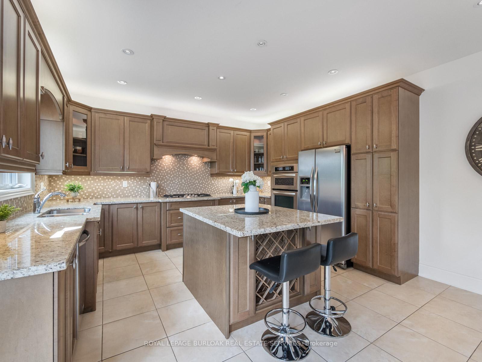 Photo 15 of 655 Kozel Court, Mississauga, Rathwood — HOMEH