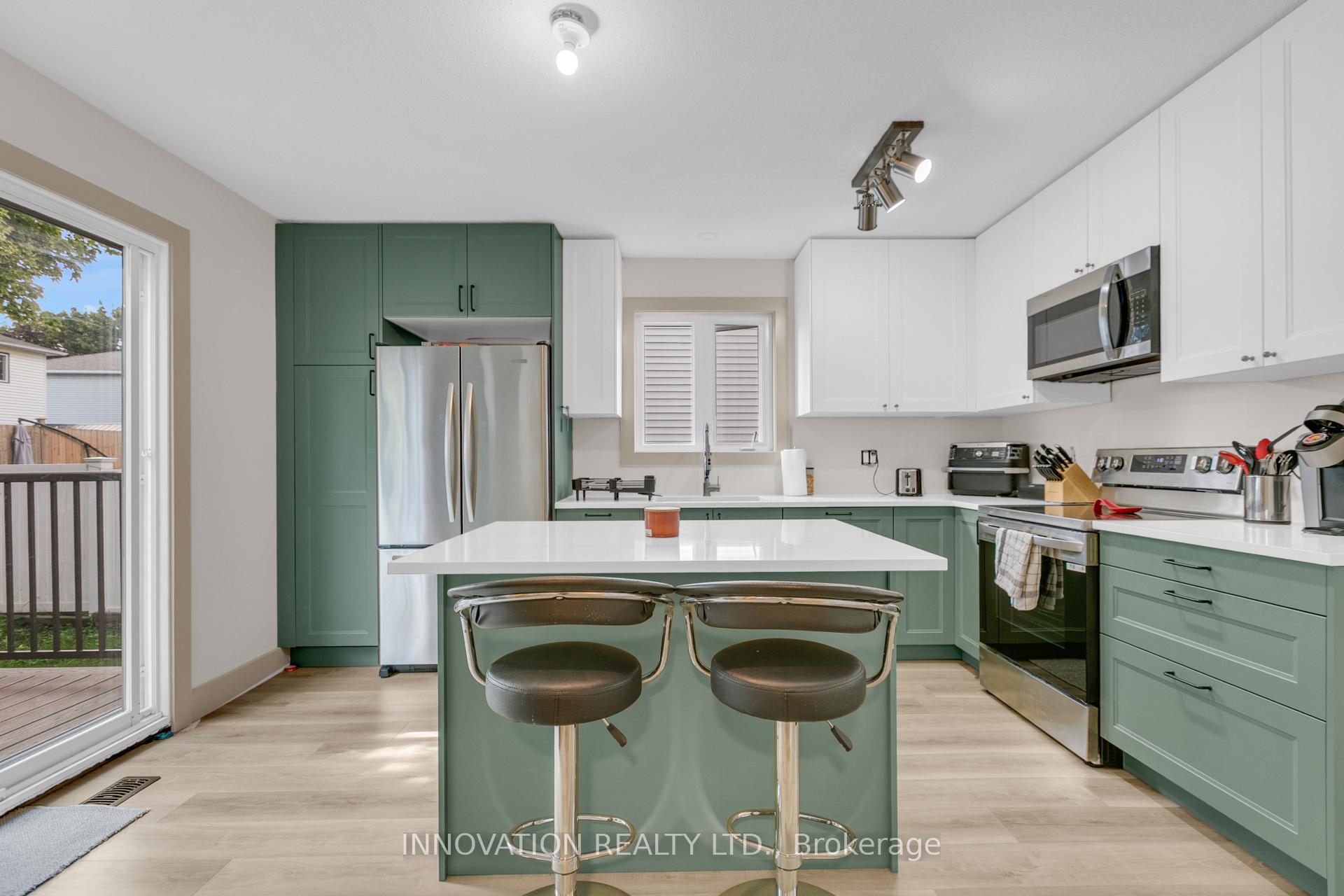 Photo 3 of 704 Levac Drive, Ottawa, Fallingbrook/Pineridge — HOMEH