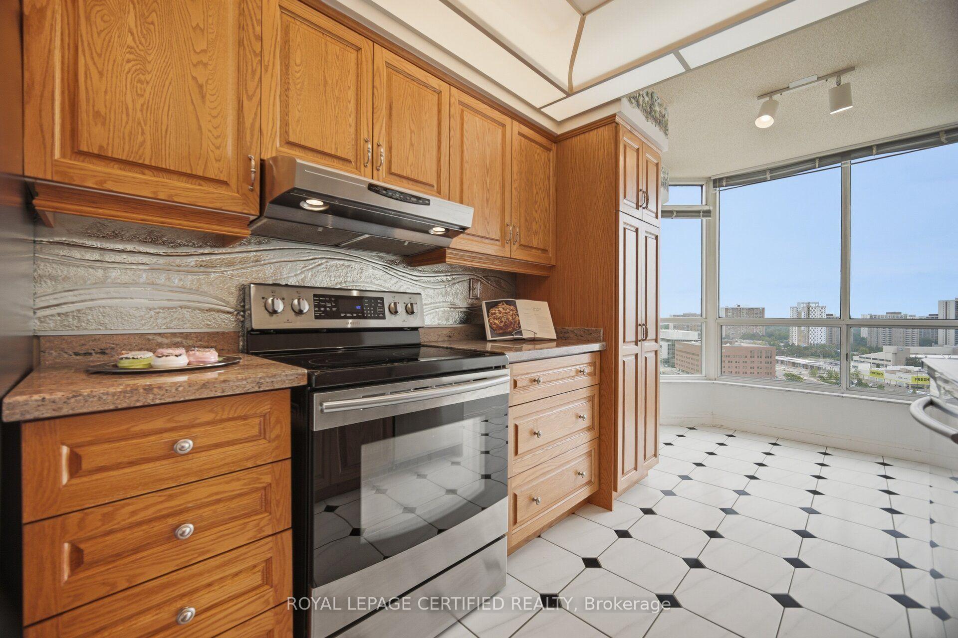 Photo 6 of Unit 1610, 24 Hanover Road, Brampton, Queen Street Corridor — HOMEH