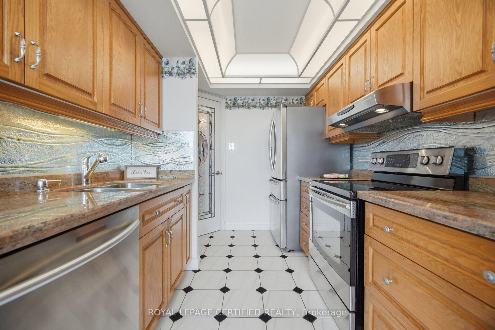 Photo 5 of Unit 1610, 24 Hanover Road, Brampton, Queen Street Corridor — HOMEH
