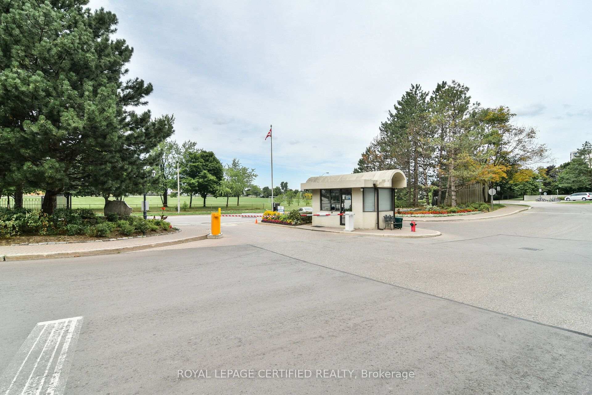 Photo 43 of Unit 1610, 24 Hanover Road, Brampton, Queen Street Corridor — HOMEH