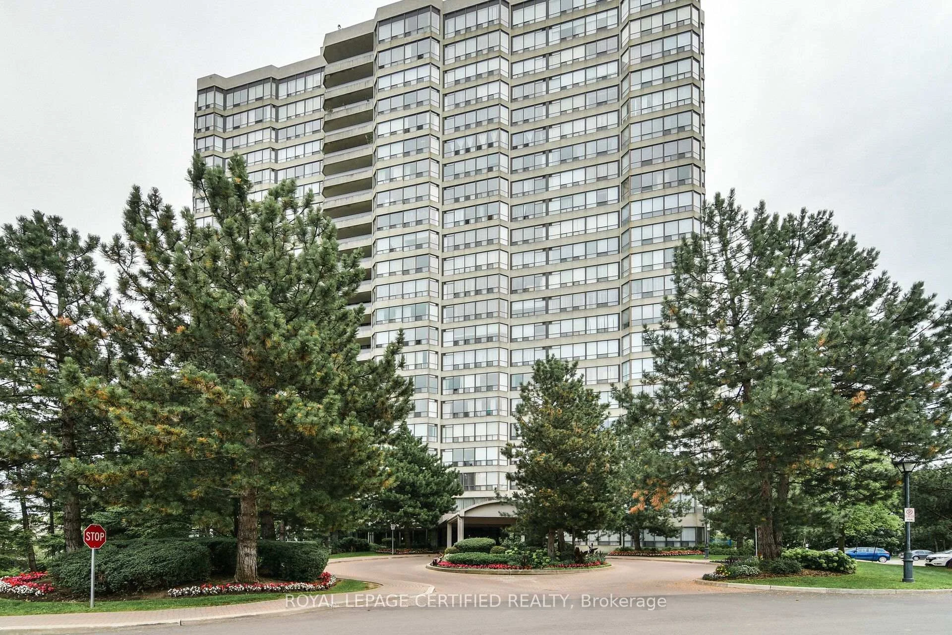 Photo 3 of Unit 1610, 24 Hanover Road, Brampton, Queen Street Corridor — HOMEH