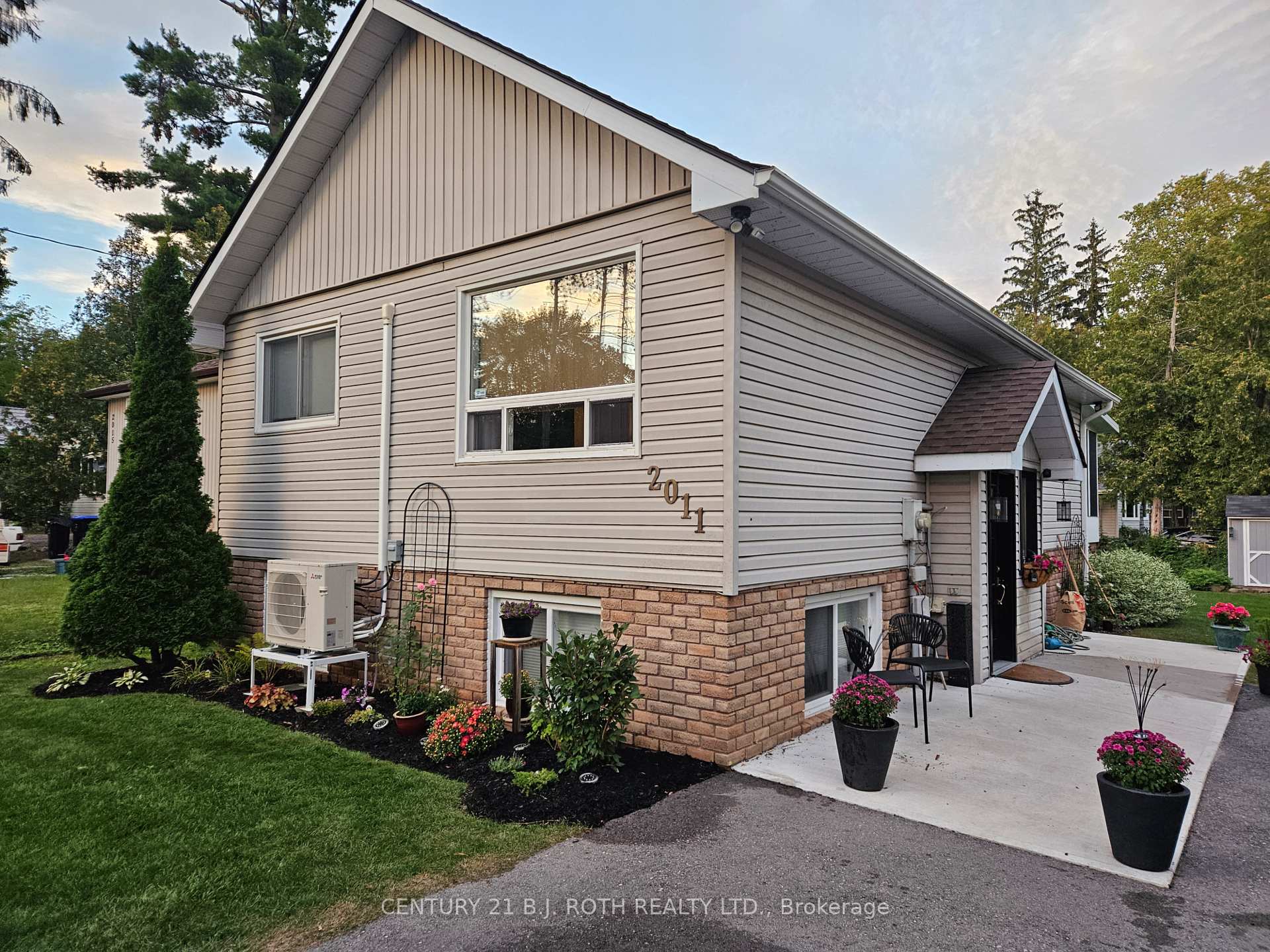 Photo 1 of 2011 25th Side Road, Innisfil, Alcona — HOMEH