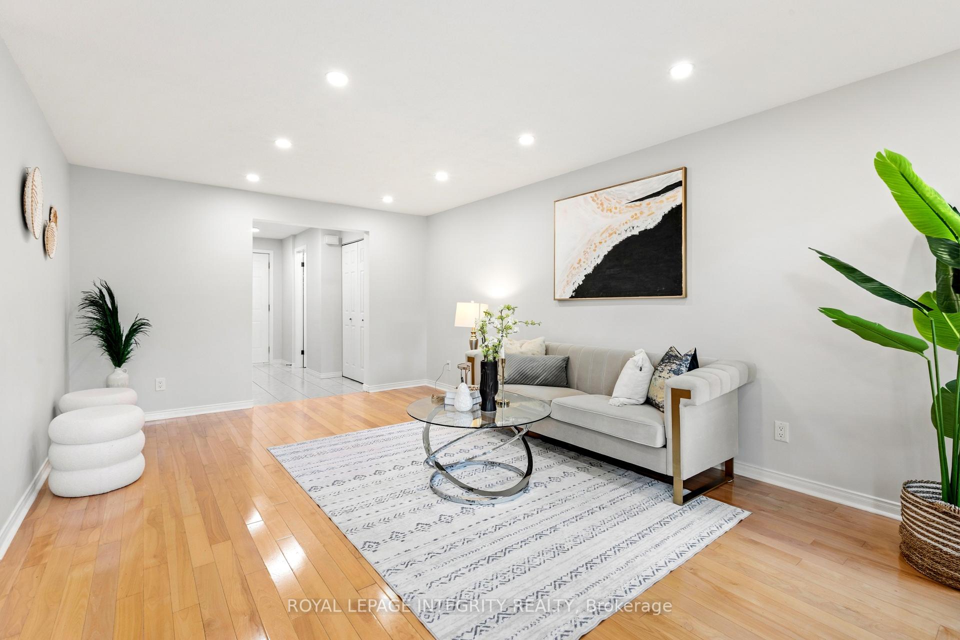 Photo 4 of 1736 Summerlands Crescent, Ottawa, Queenswood Heights South — HOMEH