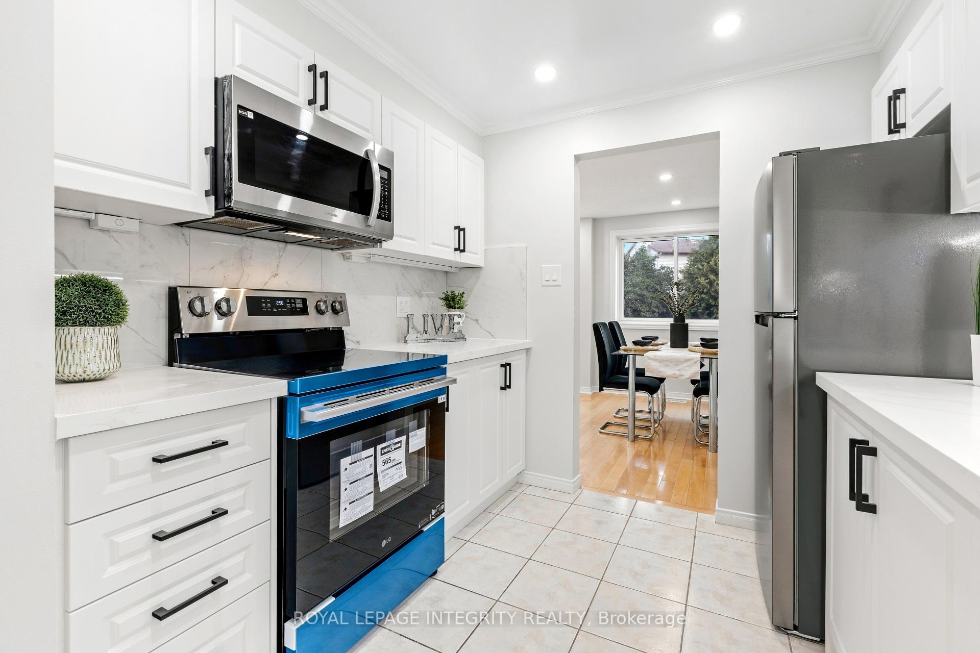 Photo 9 of 1736 Summerlands Crescent, Ottawa, Queenswood Heights South — HOMEH