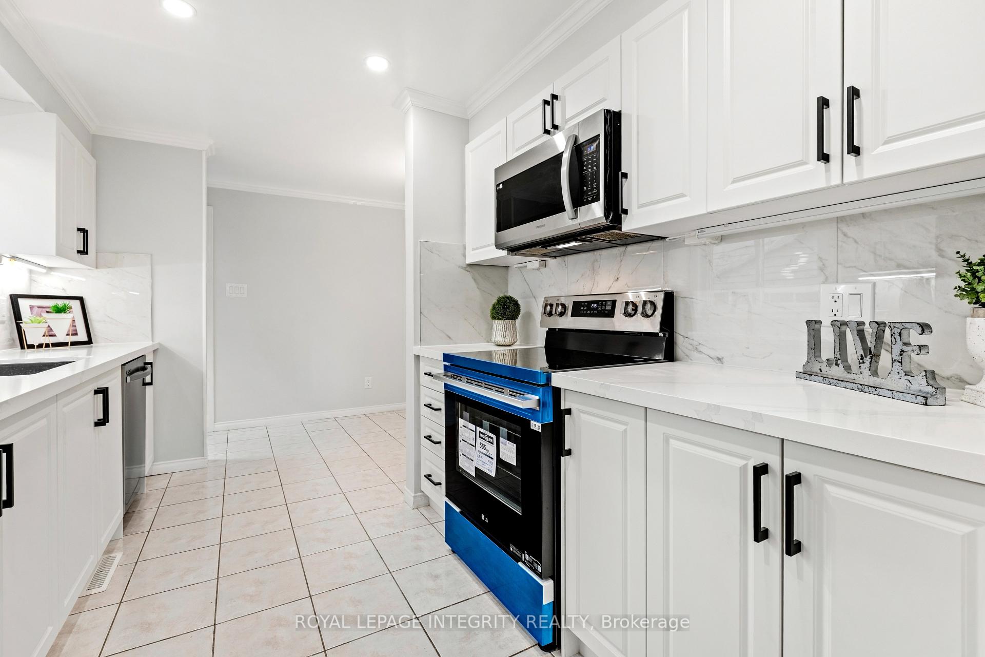 Photo 11 of 1736 Summerlands Crescent, Ottawa, Queenswood Heights South — HOMEH