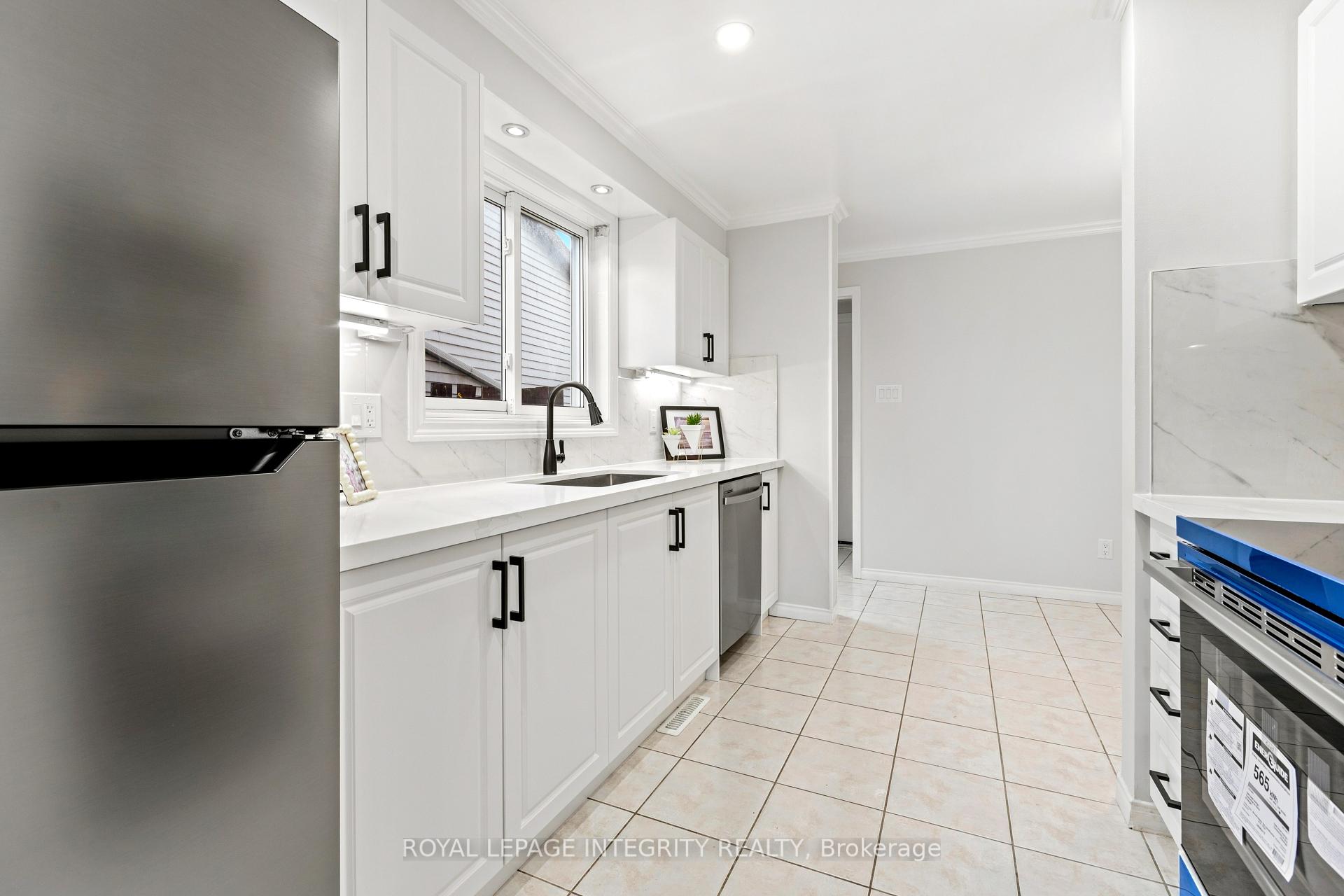 Photo 12 of 1736 Summerlands Crescent, Ottawa, Queenswood Heights South — HOMEH