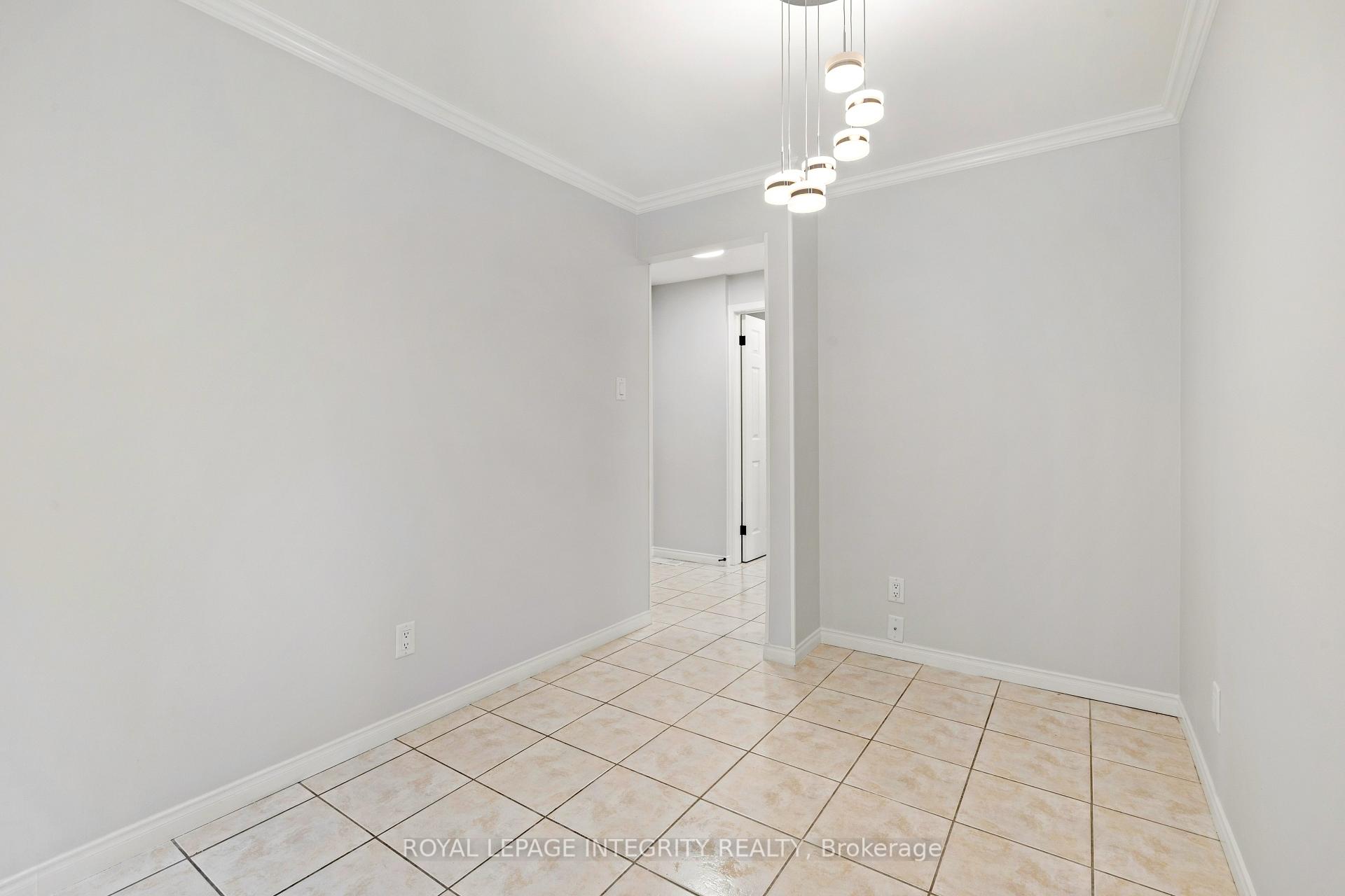 Photo 15 of 1736 Summerlands Crescent, Ottawa, Queenswood Heights South — HOMEH