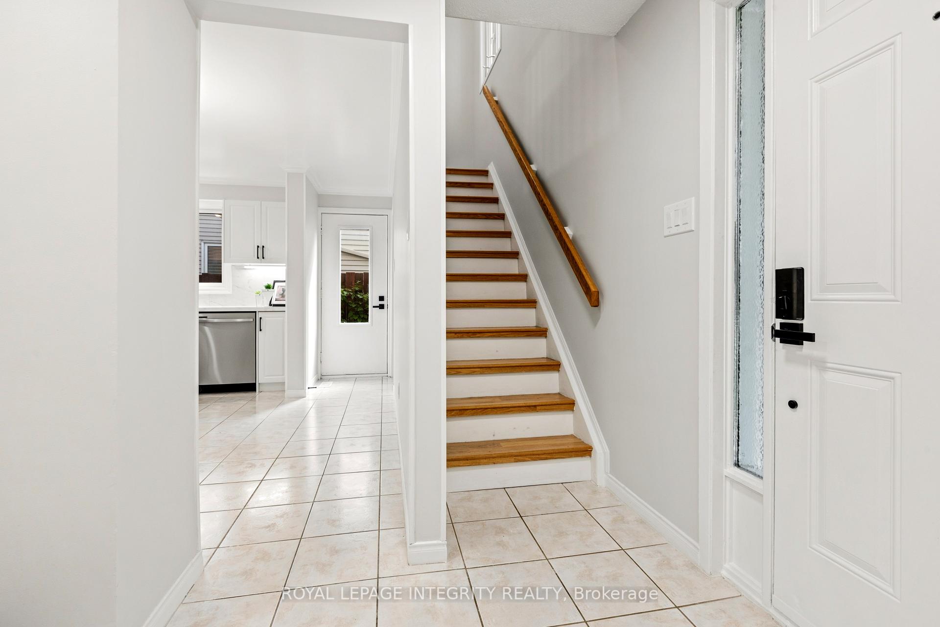 Photo 17 of 1736 Summerlands Crescent, Ottawa, Queenswood Heights South — HOMEH