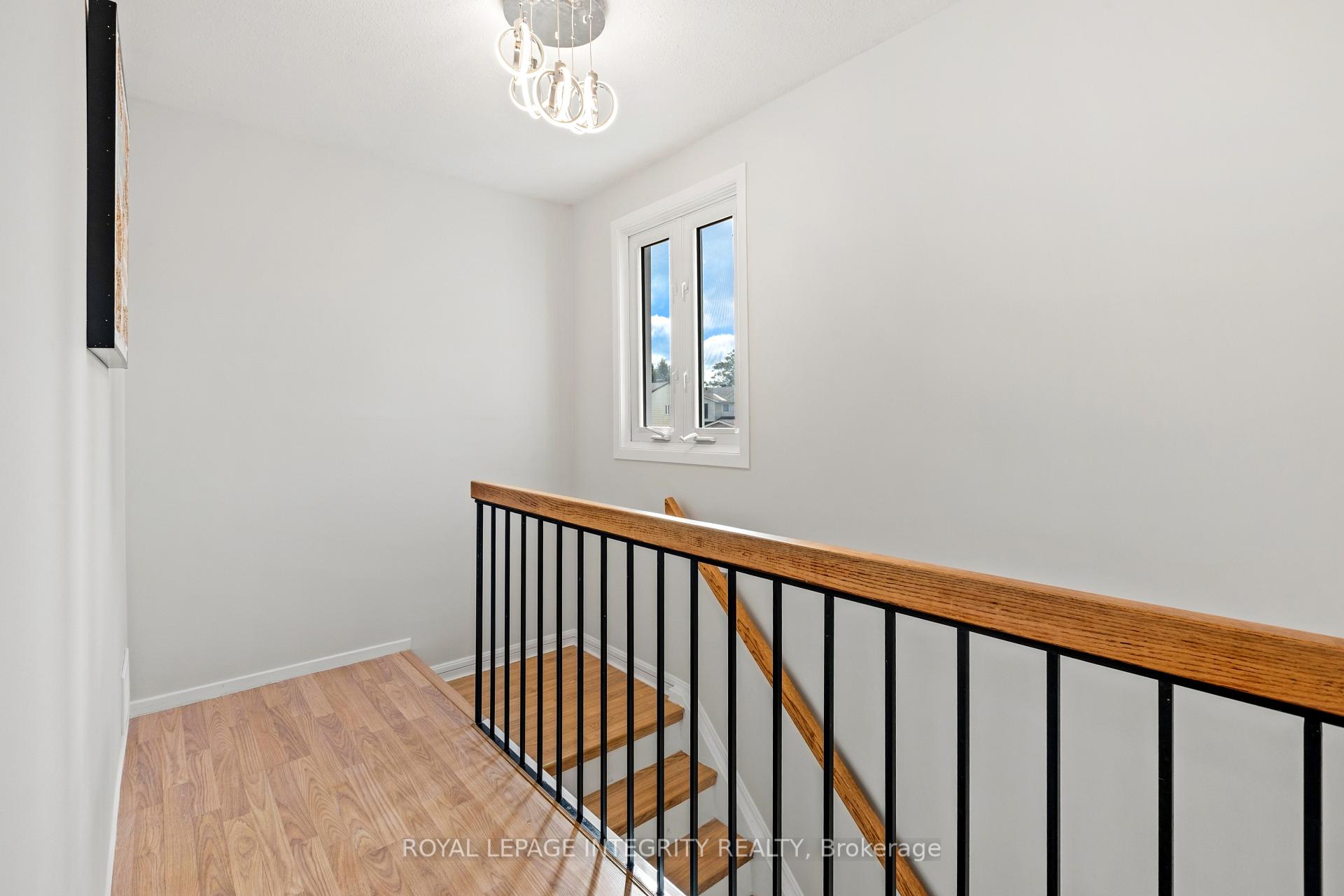 Photo 18 of 1736 Summerlands Crescent, Ottawa, Queenswood Heights South — HOMEH