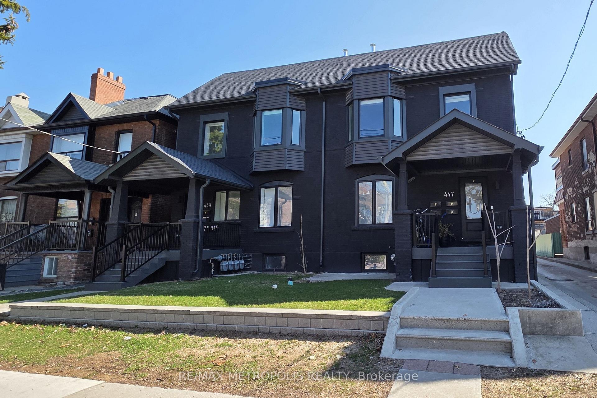 Photo of 447 - 449 Lansdowne Avenue