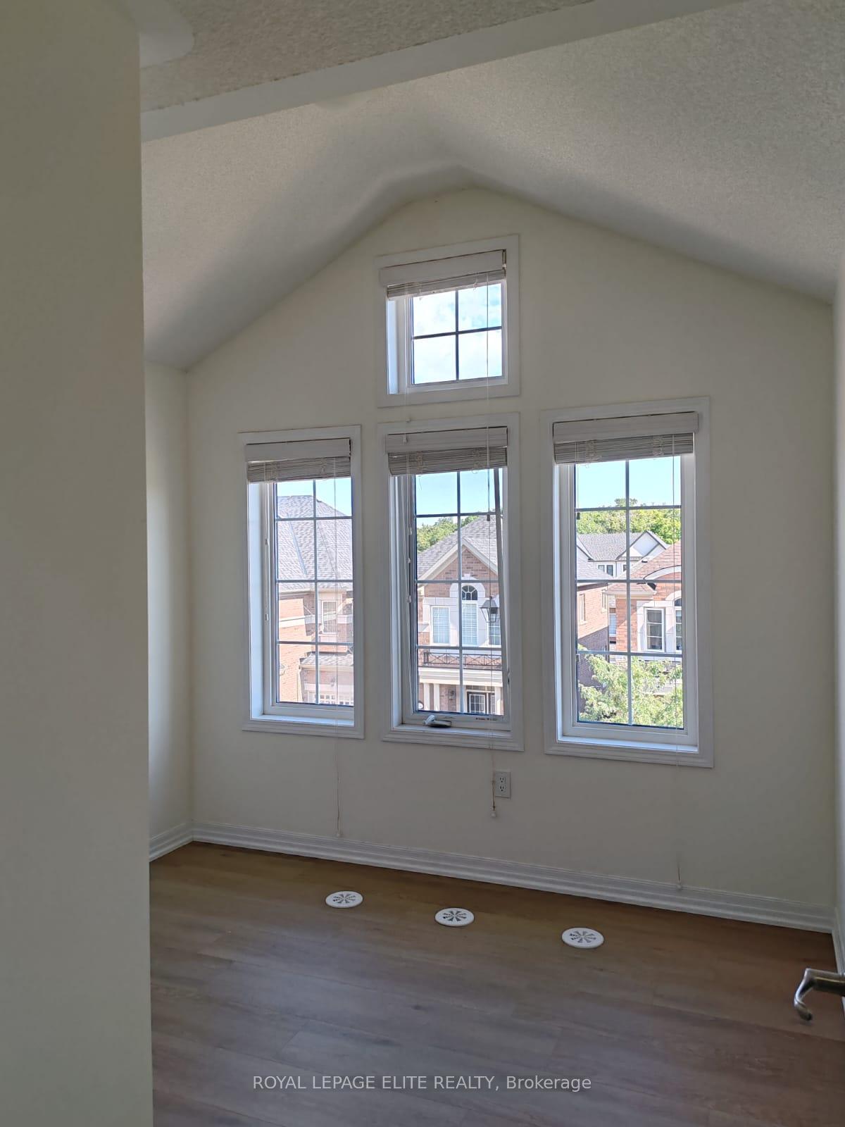 Photo 13 of 133 Toucan Trail, Oakville, Glen Abbey — HOMEH