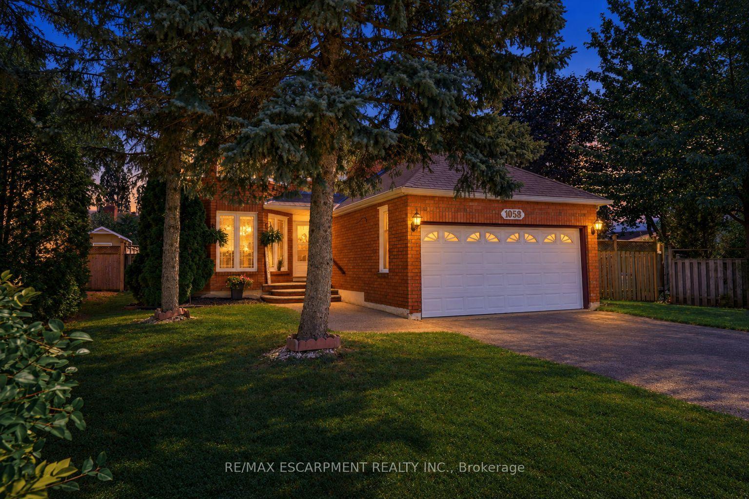Photo 2 of 1058 Glenbrook Avenue, Oakville, Wedgewood Creek — HOMEH