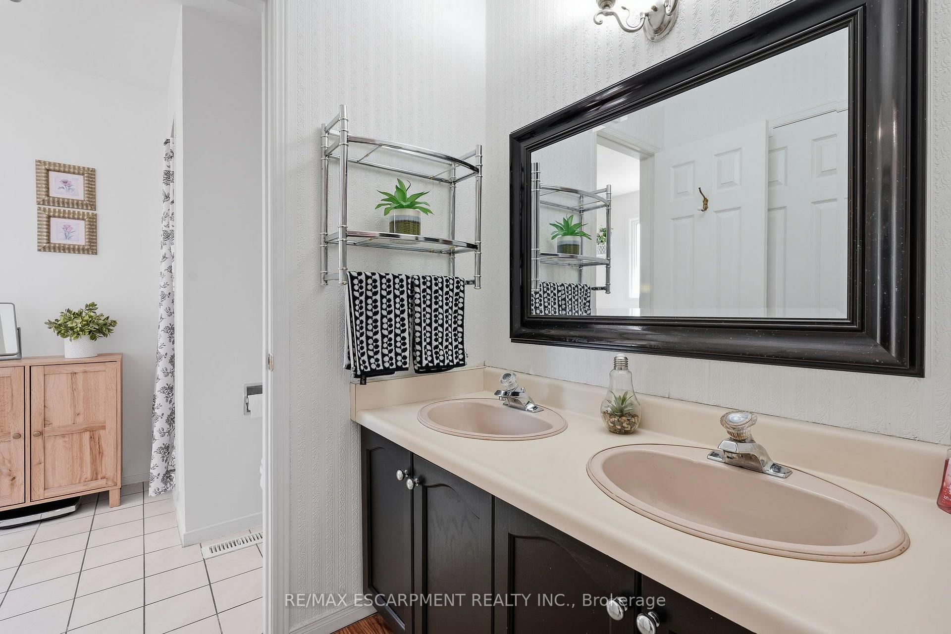 Photo 19 of 1058 Glenbrook Avenue, Oakville, Wedgewood Creek — HOMEH
