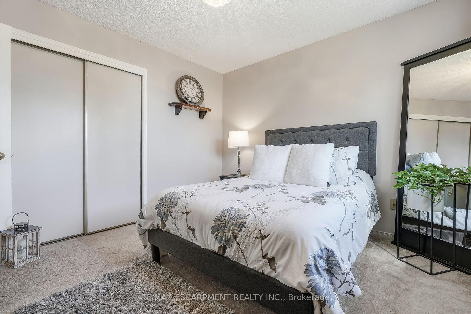 Photo 24 of 1058 Glenbrook Avenue, Oakville, Wedgewood Creek — HOMEH