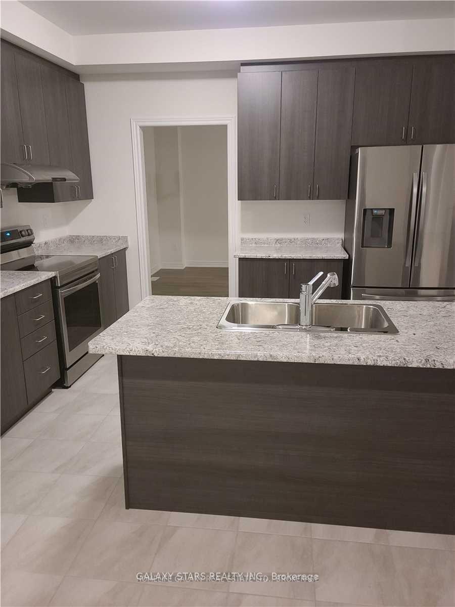 Photo 8 of 1785 Douglas Langtree Drive, Oshawa, Taunton — HOMEH
