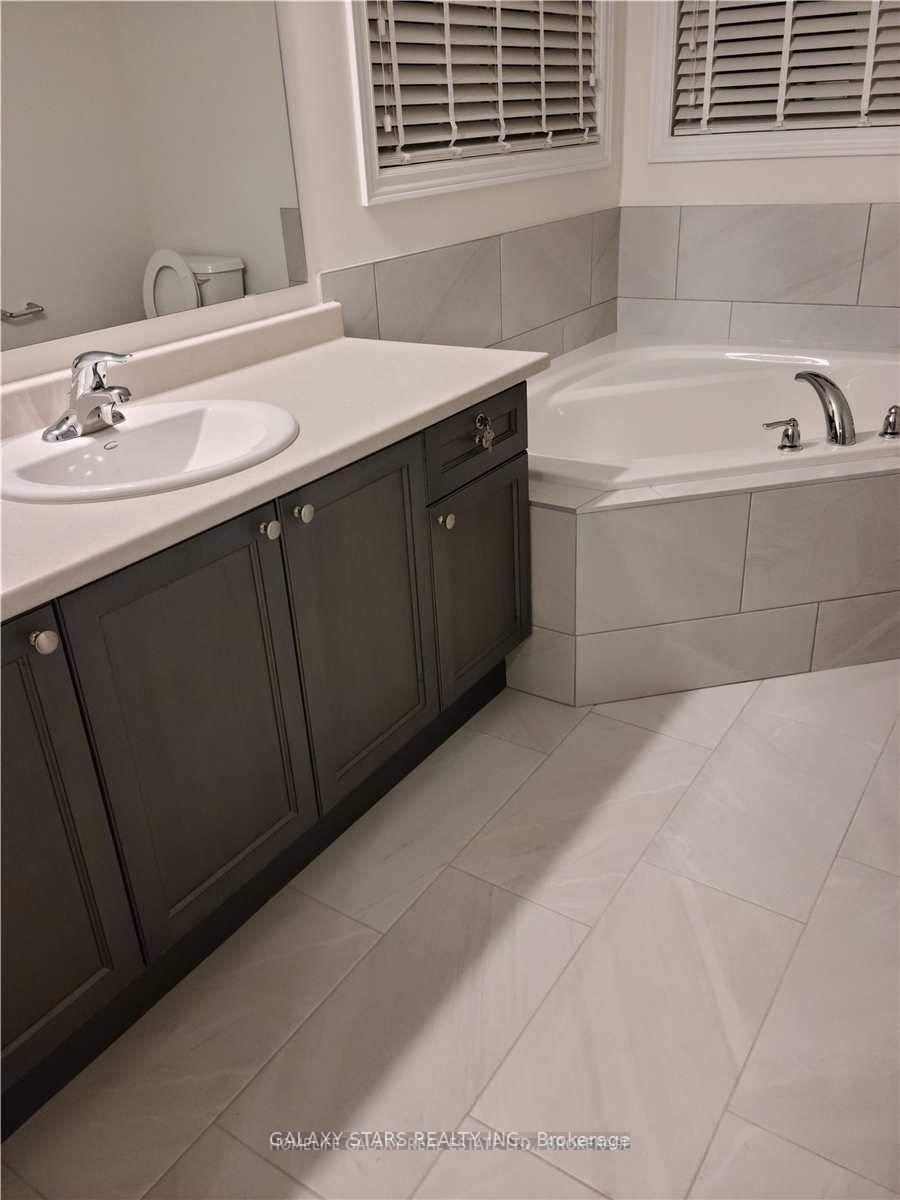 Photo 12 of 1785 Douglas Langtree Drive, Oshawa, Taunton — HOMEH