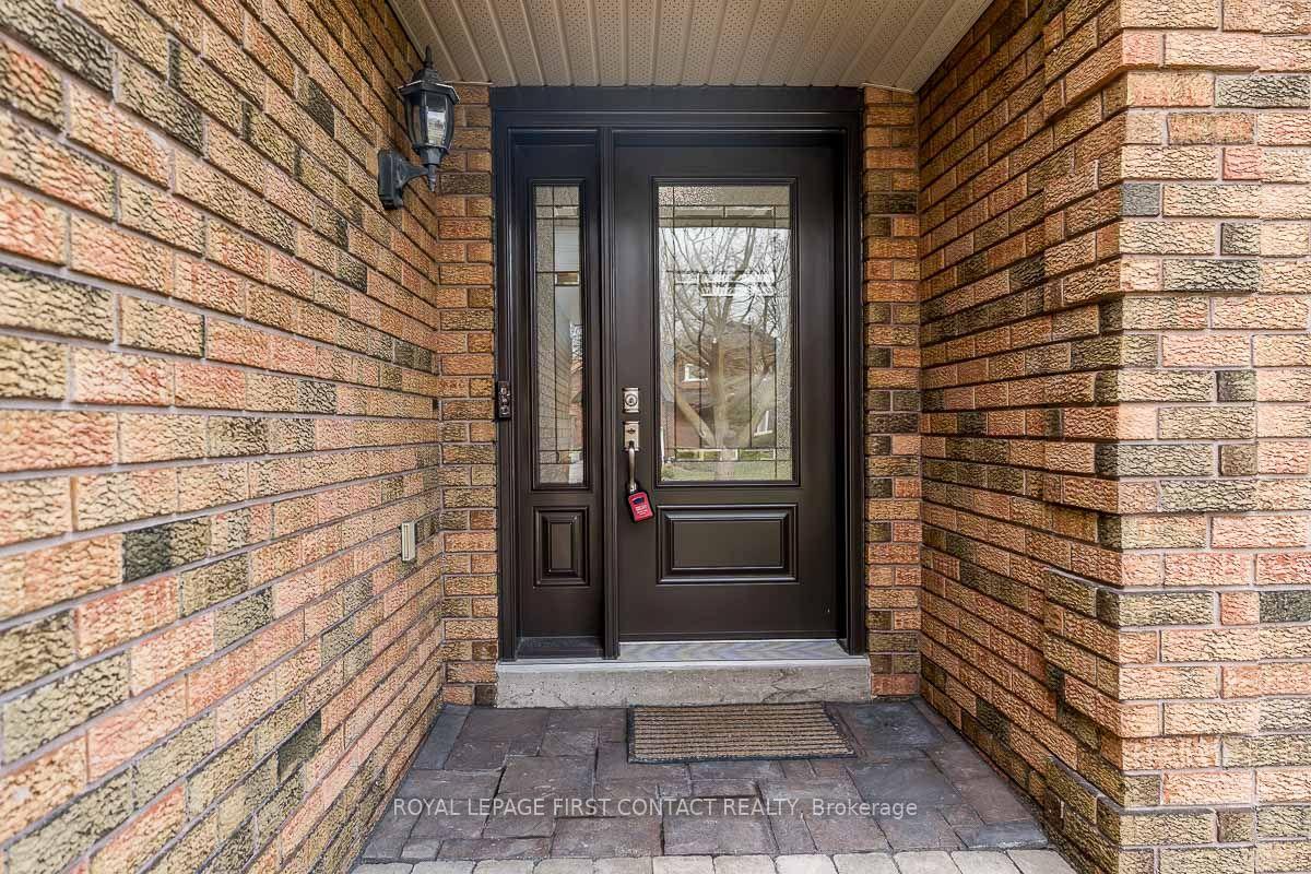 Photo 4 of 35 Gibbon Drive, Barrie, Letitia Heights — HOMEH