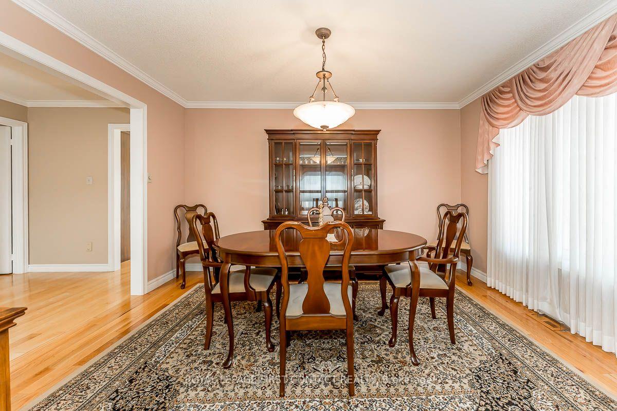 Photo 13 of 35 Gibbon Drive, Barrie, Letitia Heights — HOMEH