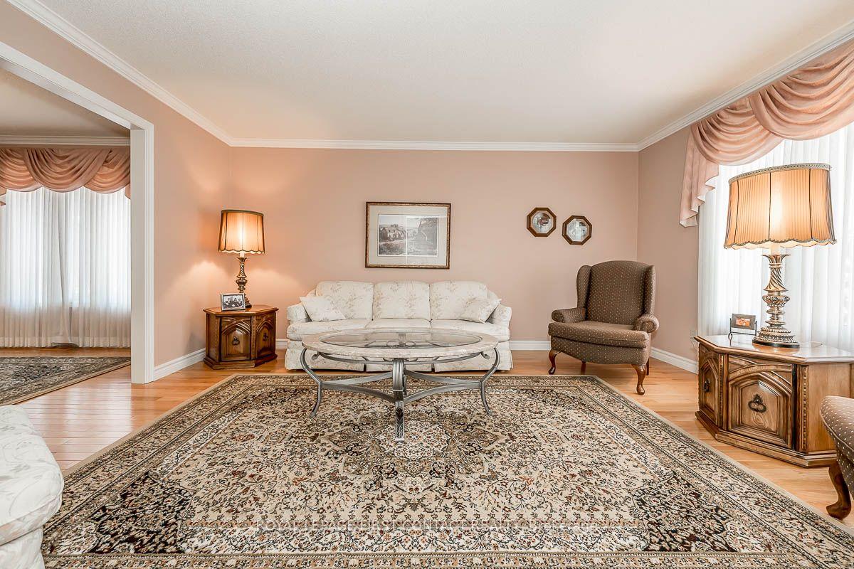 Photo 15 of 35 Gibbon Drive, Barrie, Letitia Heights — HOMEH