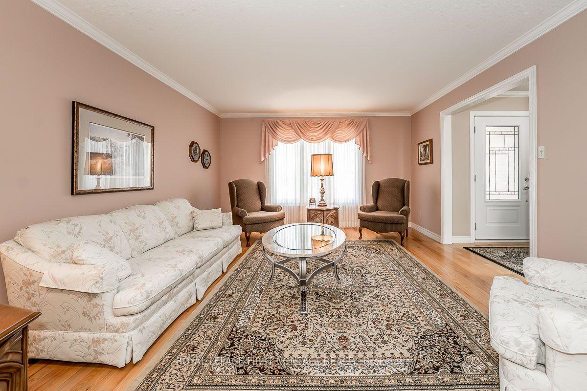 Photo 16 of 35 Gibbon Drive, Barrie, Letitia Heights — HOMEH