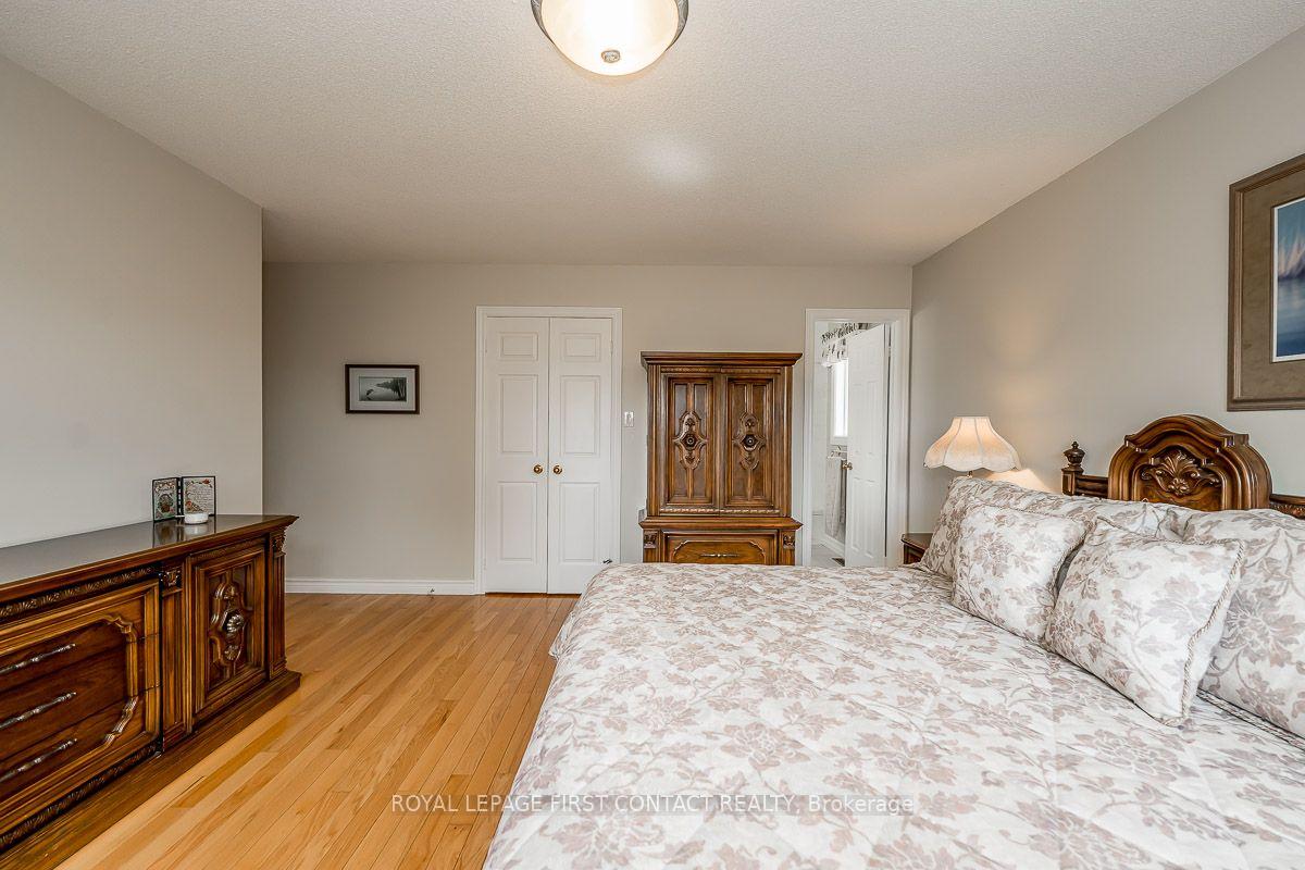 Photo 18 of 35 Gibbon Drive, Barrie, Letitia Heights — HOMEH