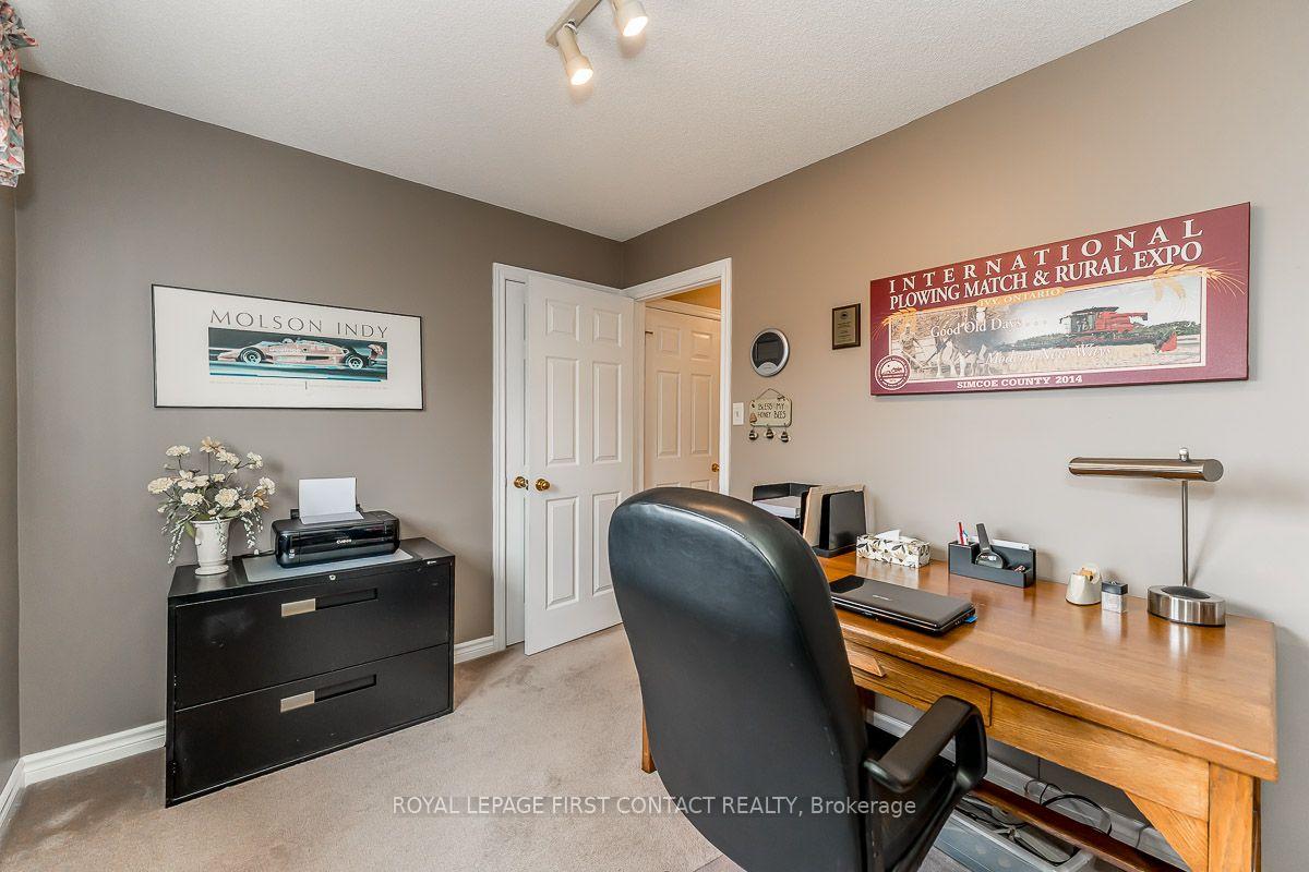 Photo 22 of 35 Gibbon Drive, Barrie, Letitia Heights — HOMEH
