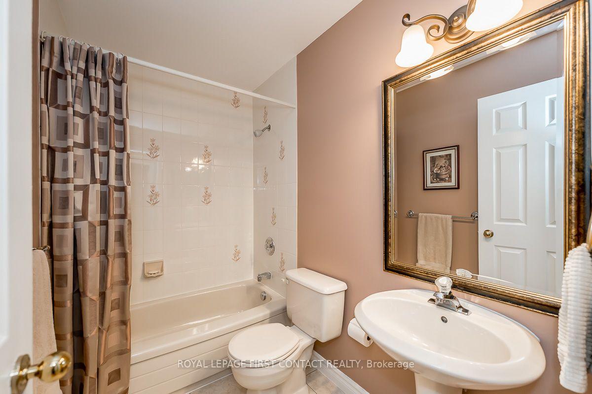 Photo 23 of 35 Gibbon Drive, Barrie, Letitia Heights — HOMEH