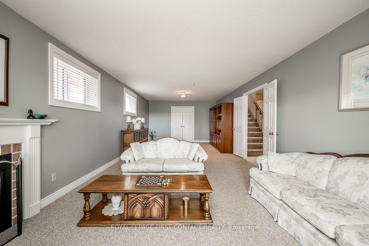 Photo 27 of 35 Gibbon Drive, Barrie, Letitia Heights — HOMEH