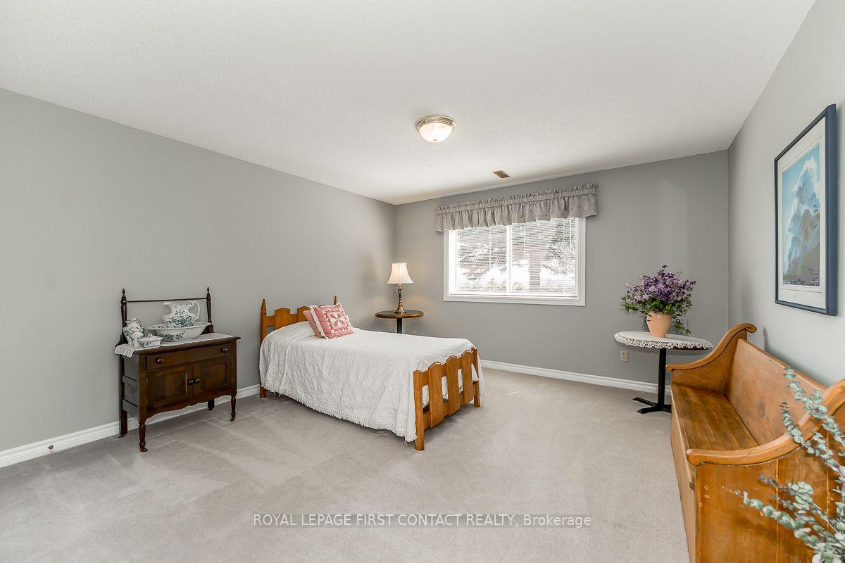 Photo 29 of 35 Gibbon Drive, Barrie, Letitia Heights — HOMEH