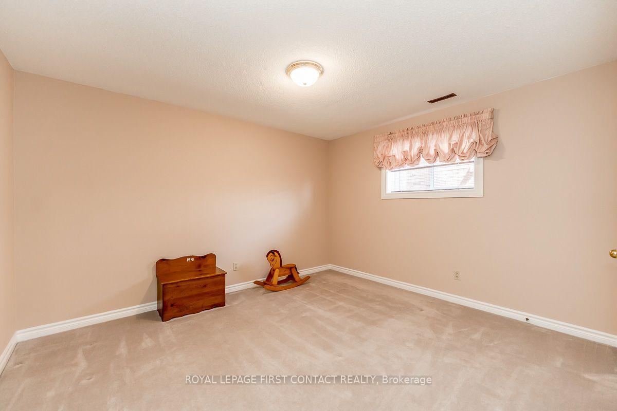 Photo 30 of 35 Gibbon Drive, Barrie, Letitia Heights — HOMEH