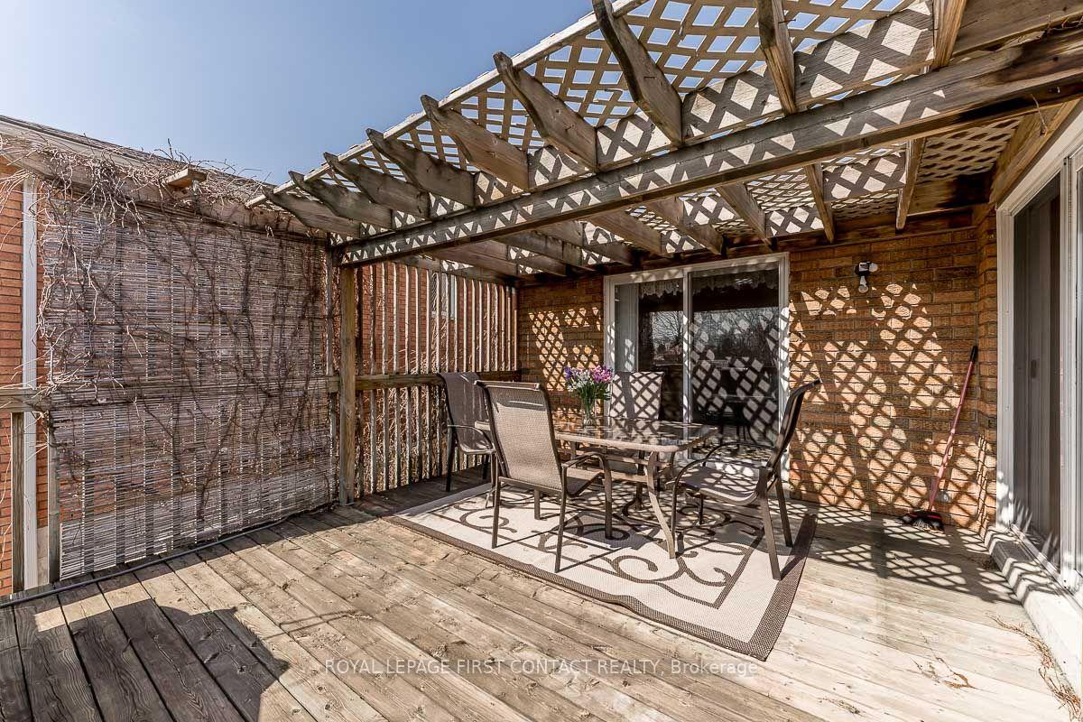 Photo 32 of 35 Gibbon Drive, Barrie, Letitia Heights — HOMEH