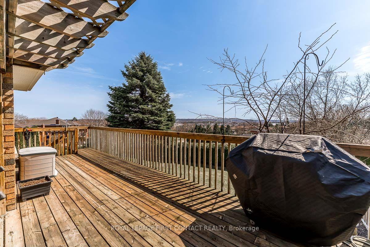 Photo 33 of 35 Gibbon Drive, Barrie, Letitia Heights — HOMEH