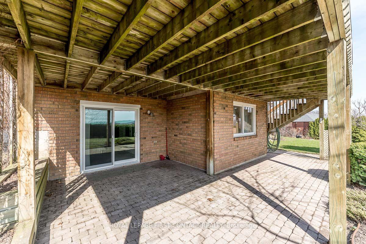 Photo 37 of 35 Gibbon Drive, Barrie, Letitia Heights — HOMEH