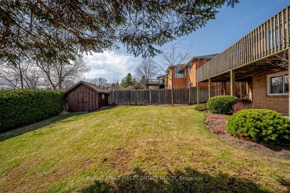 Photo 38 of 35 Gibbon Drive, Barrie, Letitia Heights — HOMEH