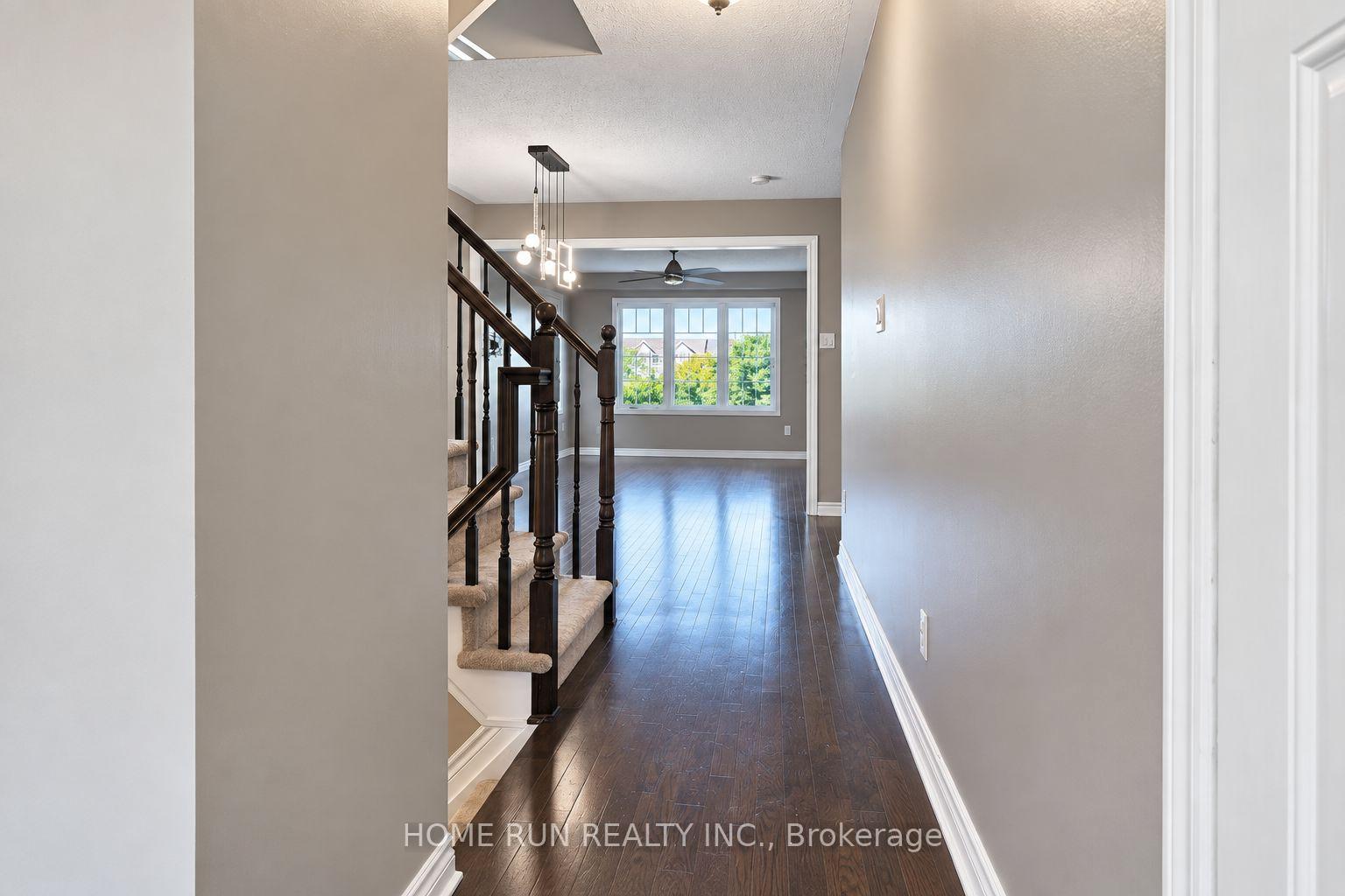 Photo 3 of 580 Meadowcreek Circle, Ottawa, Kanata - Emerald Meadows/Trailwest — HOMEH