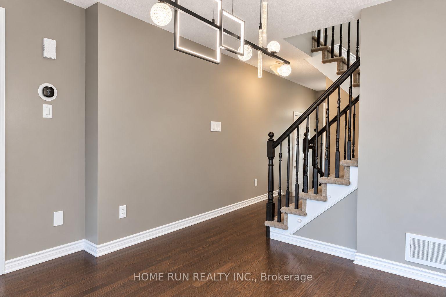 Photo 8 of 580 Meadowcreek Circle, Ottawa, Kanata - Emerald Meadows/Trailwest — HOMEH
