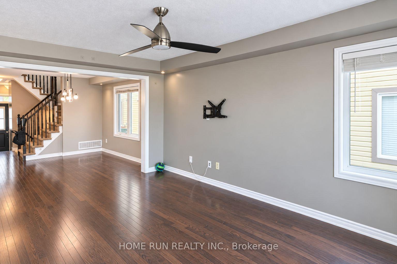 Photo 15 of 580 Meadowcreek Circle, Ottawa, Kanata - Emerald Meadows/Trailwest — HOMEH
