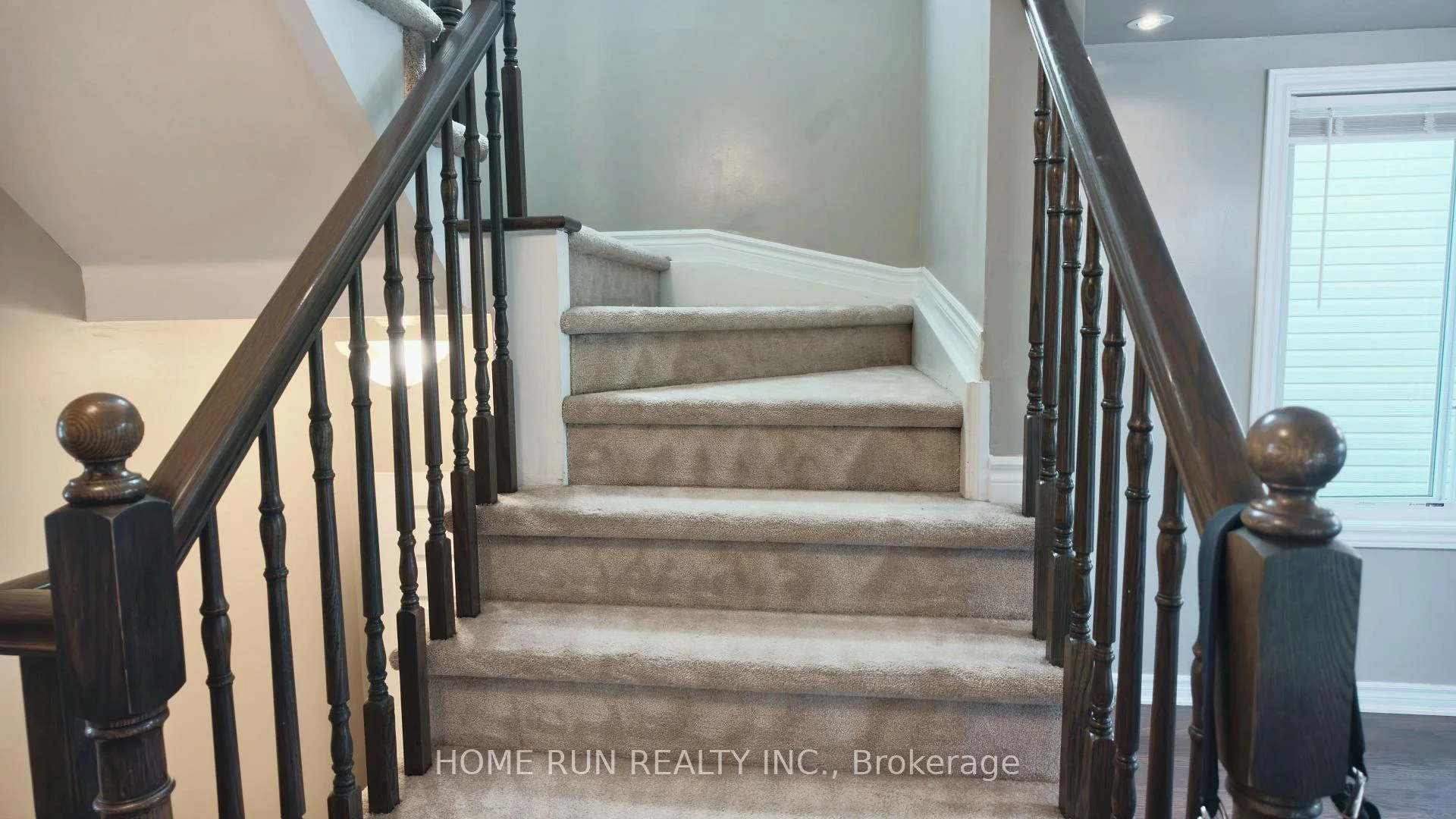 Photo 2 of 580 Meadowcreek Circle, Ottawa, Kanata - Emerald Meadows/Trailwest — HOMEH