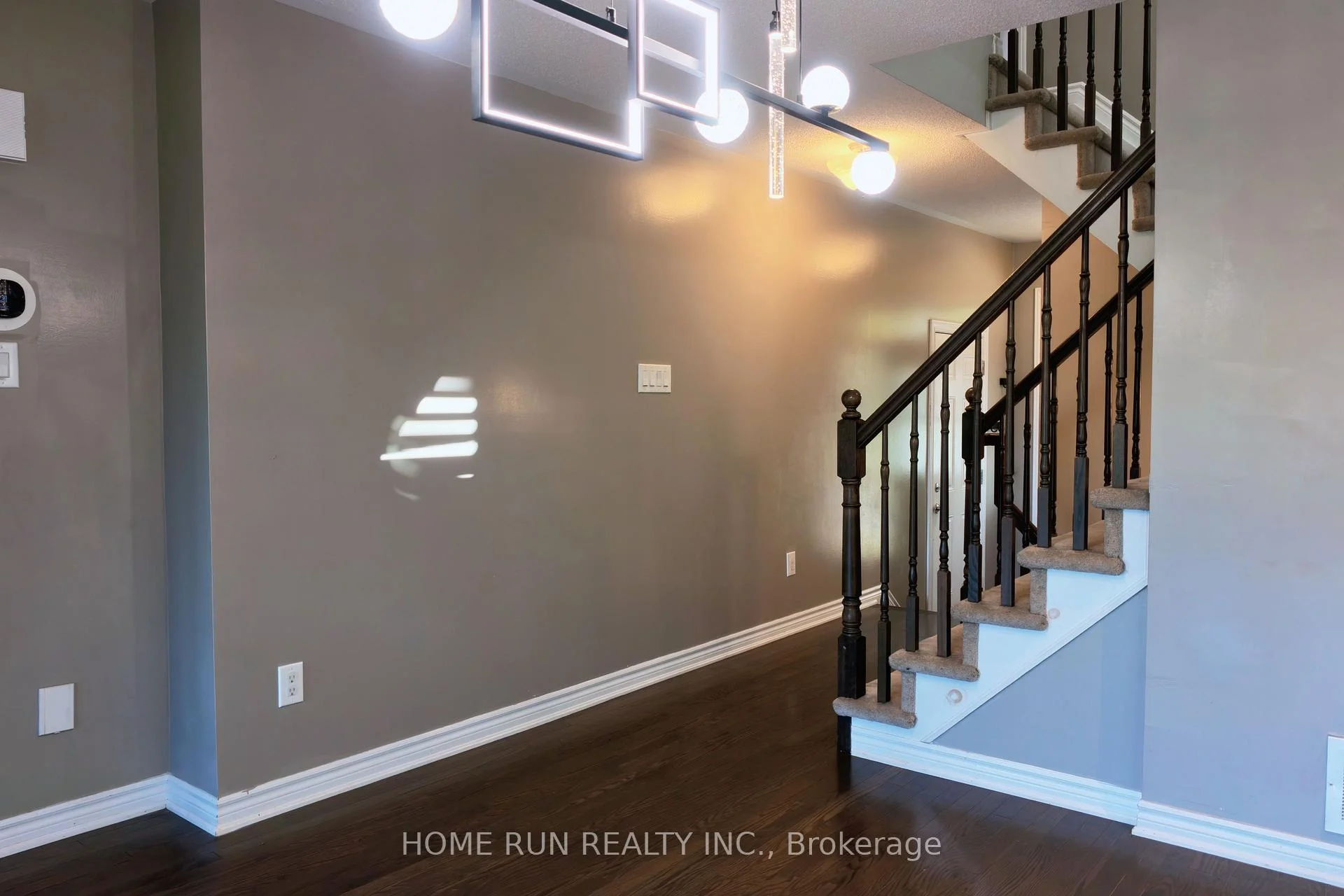 Photo 6 of 580 Meadowcreek Circle, Ottawa, Kanata - Emerald Meadows/Trailwest — HOMEH