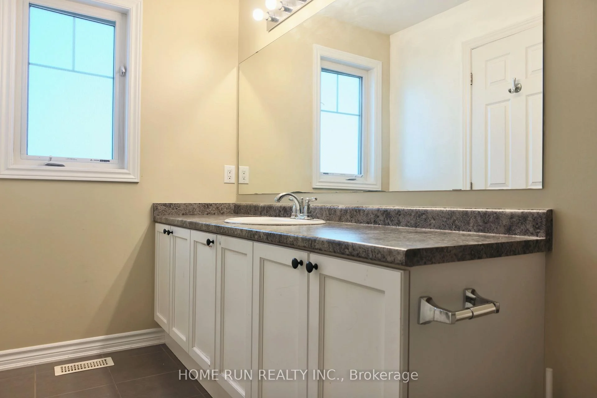 Photo 32 of 580 Meadowcreek Circle, Ottawa, Kanata - Emerald Meadows/Trailwest — HOMEH