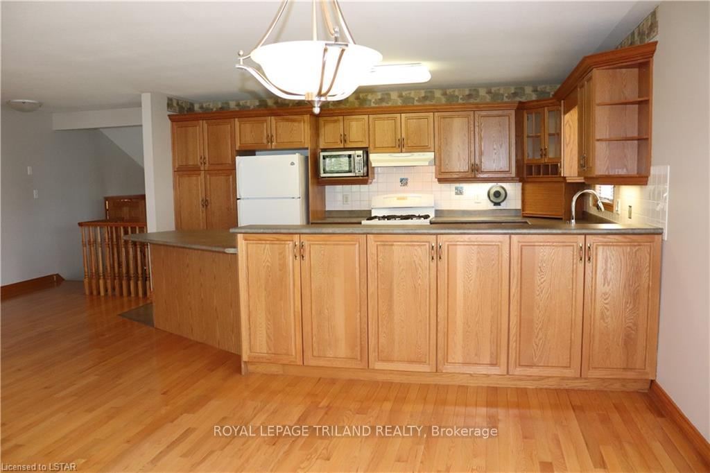 Photo 6 of 2550 Emerson Street, Strathroy-Caradoc, Mount Brydges — HOMEH