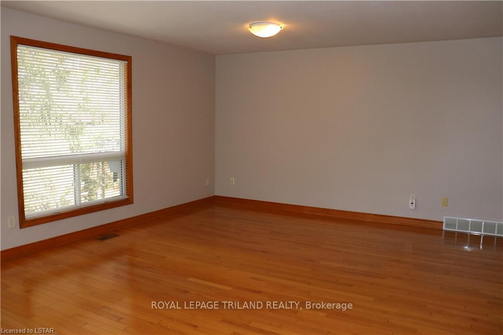 Photo 11 of 2550 Emerson Street, Strathroy-Caradoc, Mount Brydges — HOMEH