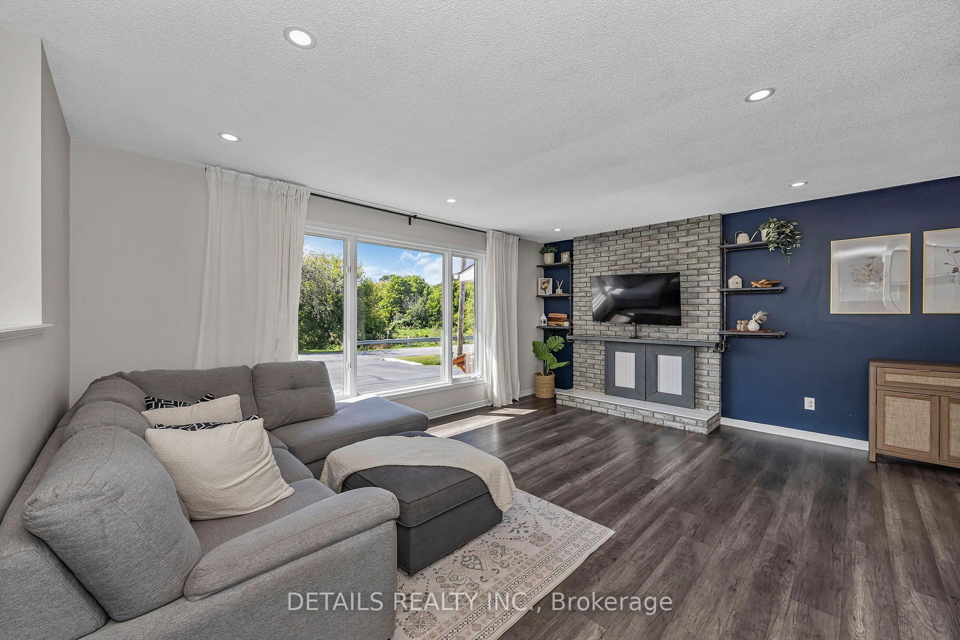 Photo 13 of 100 Fowler Street S, Ottawa, Richmond — HOMEH