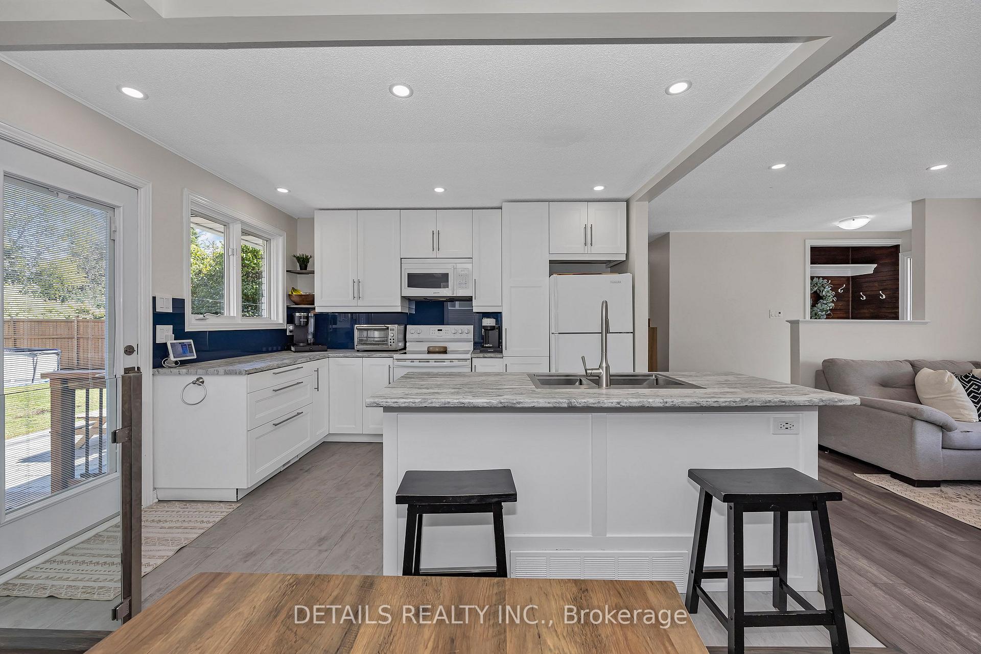 Photo 15 of 100 Fowler Street S, Ottawa, Richmond — HOMEH