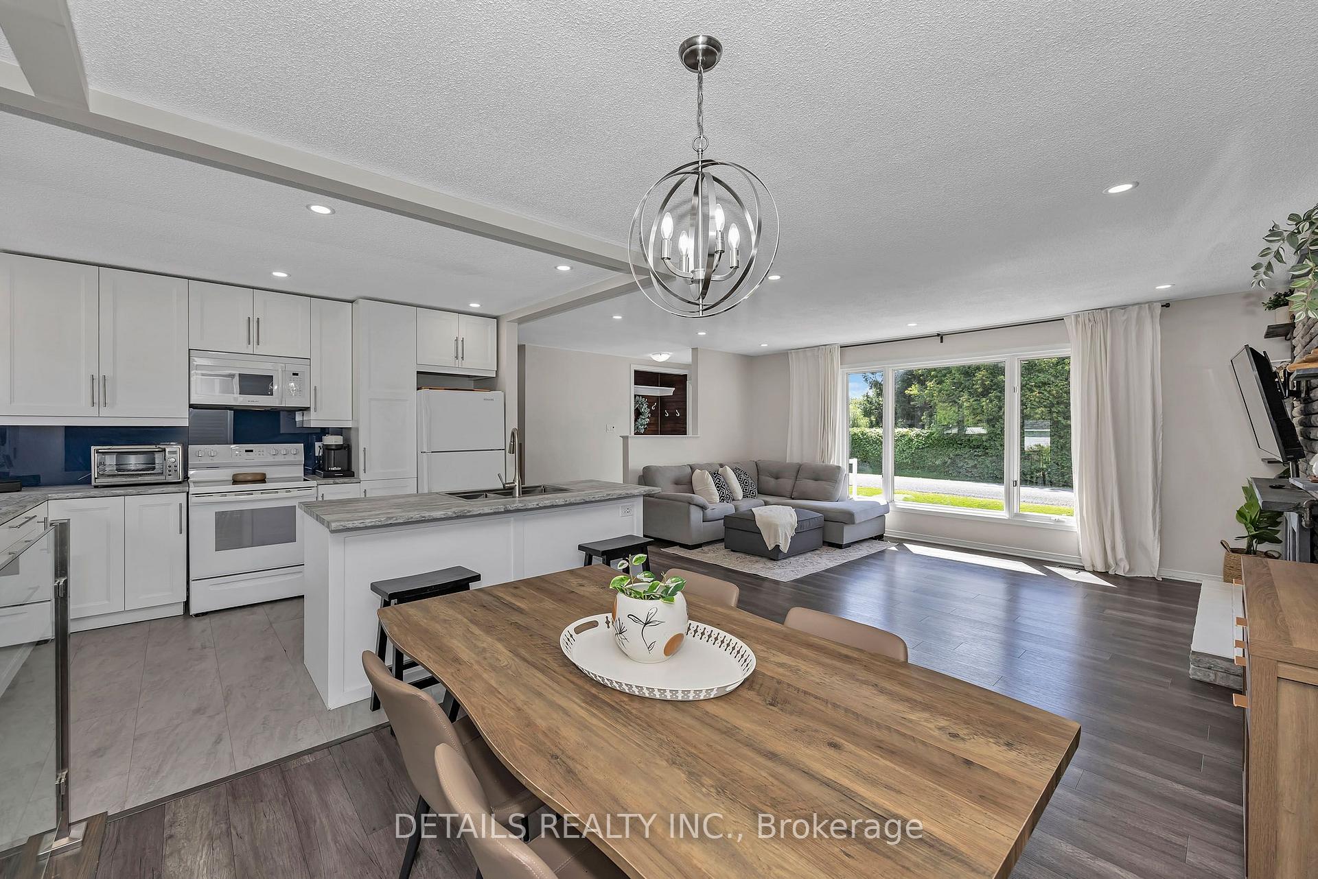 Photo 16 of 100 Fowler Street S, Ottawa, Richmond — HOMEH